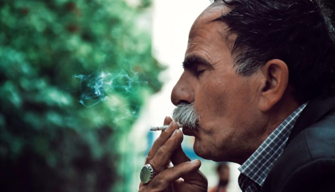 Nikotyna a mózg – jak palenie wpływa na myślenie i koncentrację?