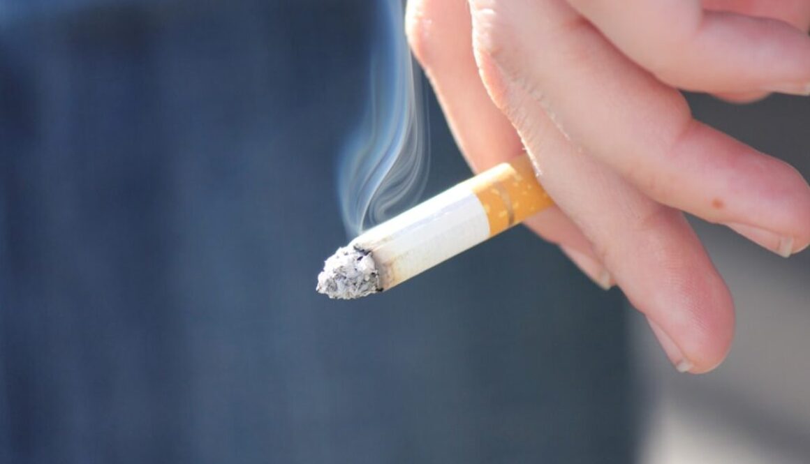 Palenie a zdrowie dzieci – konsekwencje palenia w domu