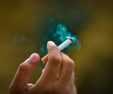 Palenie w pracy – jakie prawa mają niepalący pracownicy?