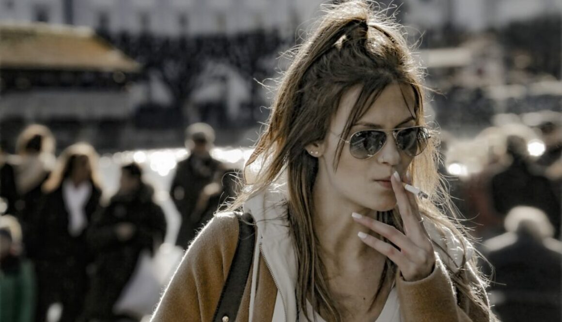 Palenie niszczy relacje – jak nałóg wpływa na rodzinę i przyjaciół?