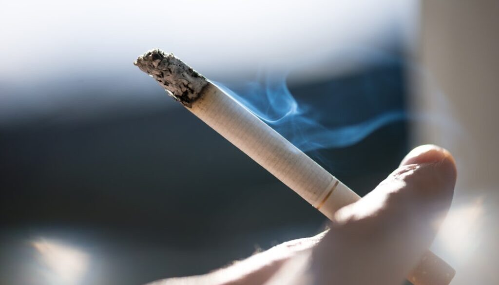 Wzorce palenia – czy kobiety rzucają łatwiej niż mężczyźni?